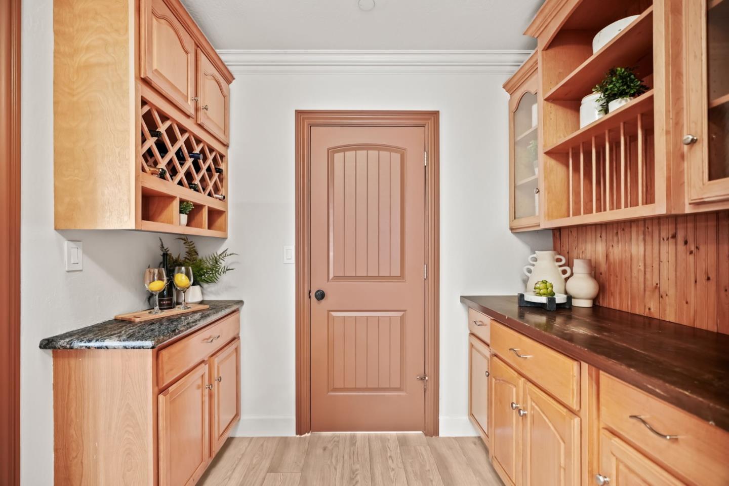 Detail Gallery Image 9 of 44 For 216 Bloomfield Rd, Burlingame,  CA 94010 - 5 Beds | 4 Baths