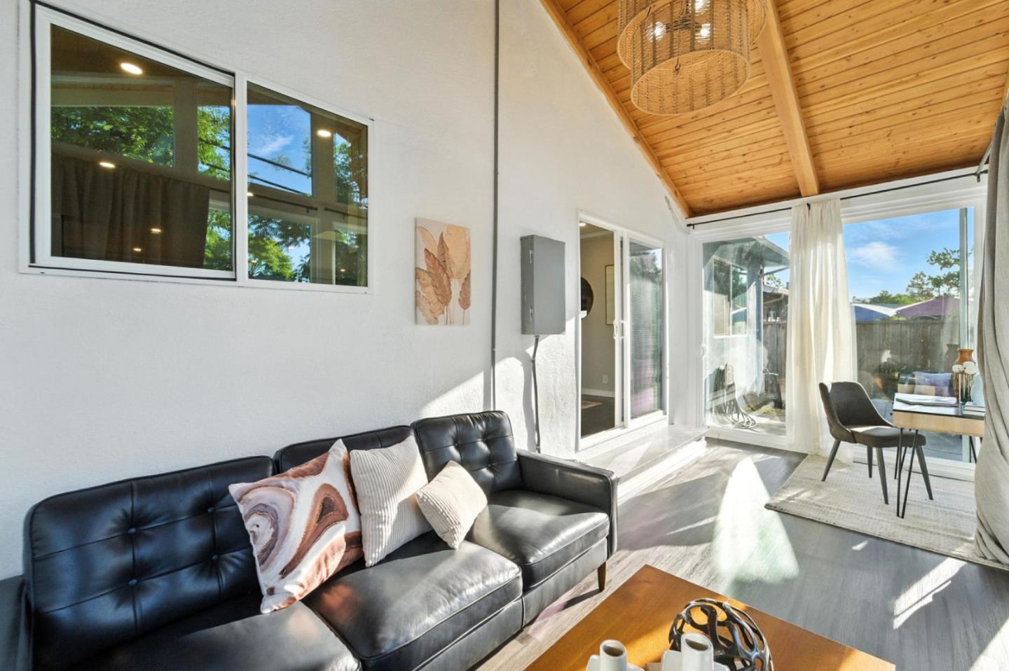 Detail Gallery Image 4 of 30 For 1705 Blossom Hill Rd, San Jose,  CA 95124 - 3 Beds | 2 Baths