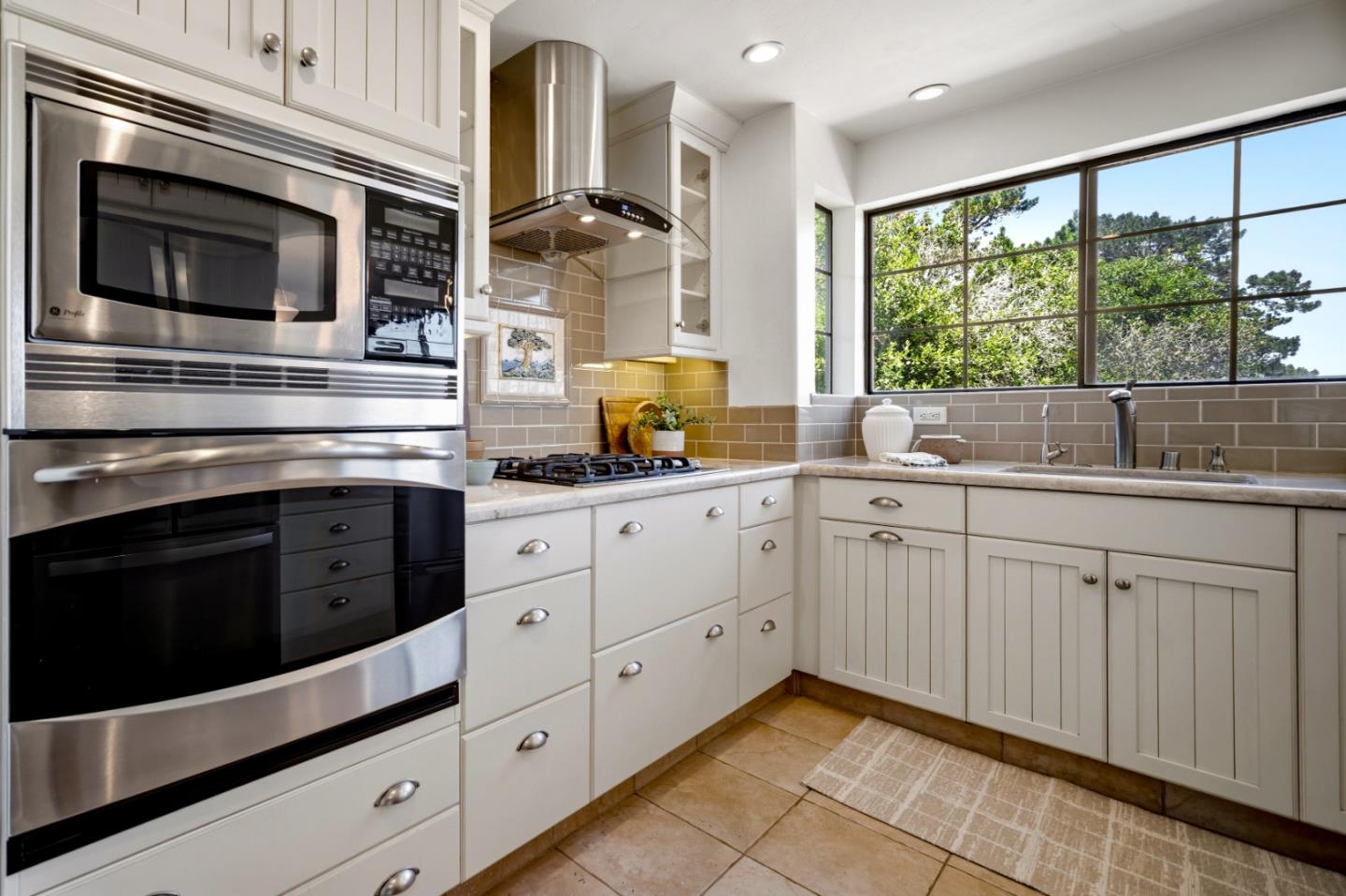 Detail Gallery Image 8 of 20 For 112 Quail Run Ct, Monterey,  CA 93940 - 2 Beds | 2 Baths