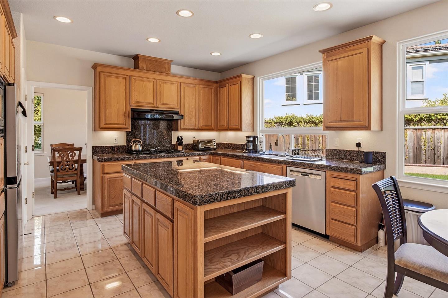 Detail Gallery Image 12 of 44 For 122 Piedmont Rd, Milpitas,  CA 95035 - 4 Beds | 3/1 Baths