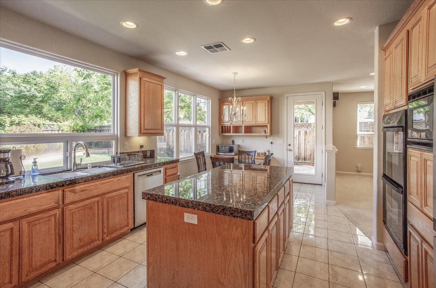 Detail Gallery Image 14 of 44 For 122 Piedmont Rd, Milpitas,  CA 95035 - 4 Beds | 3/1 Baths