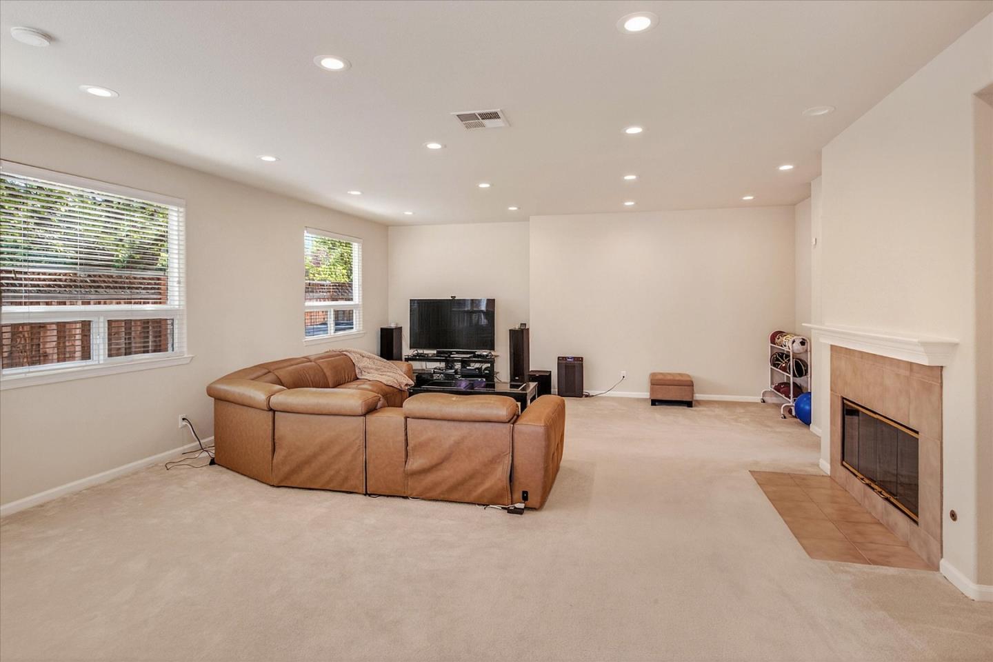 Detail Gallery Image 16 of 44 For 122 Piedmont Rd, Milpitas,  CA 95035 - 4 Beds | 3/1 Baths