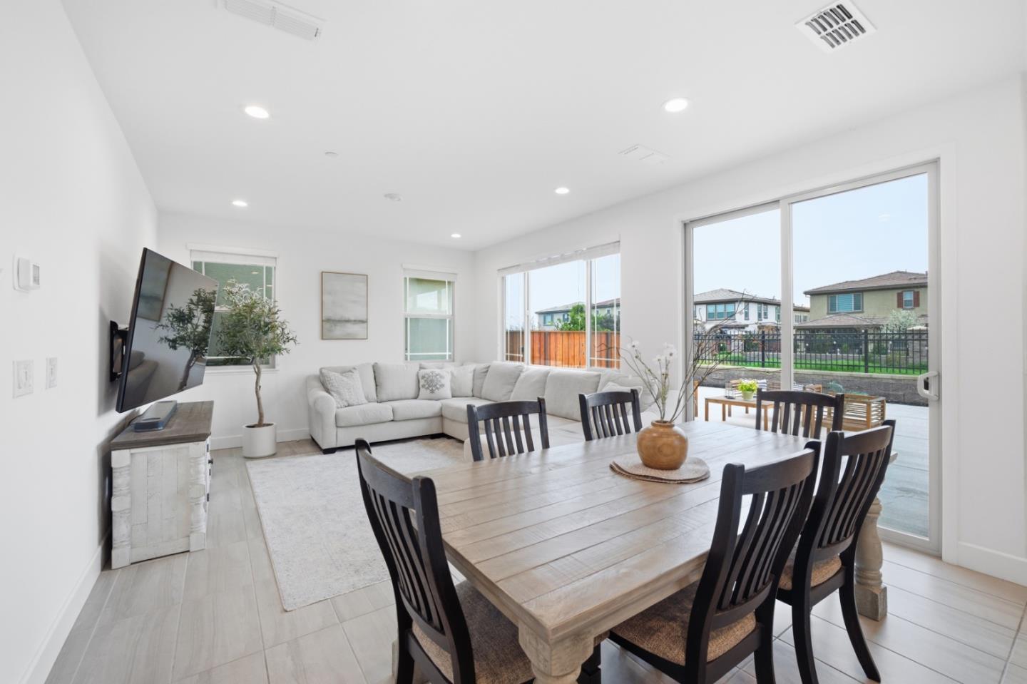 Detail Gallery Image 8 of 32 For 1122 S Morning Glory Dr, Mountain House,  CA 95391 - 4 Beds | 3 Baths