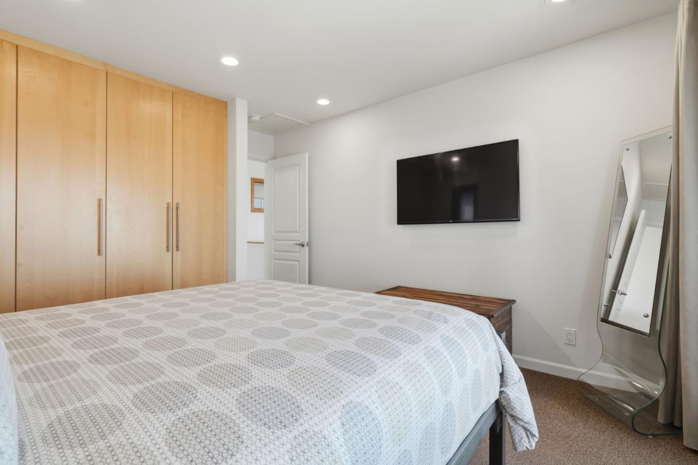 Detail Gallery Image 13 of 50 For 820 Humboldt Rd, Brisbane,  CA 94005 - 3 Beds | 2 Baths