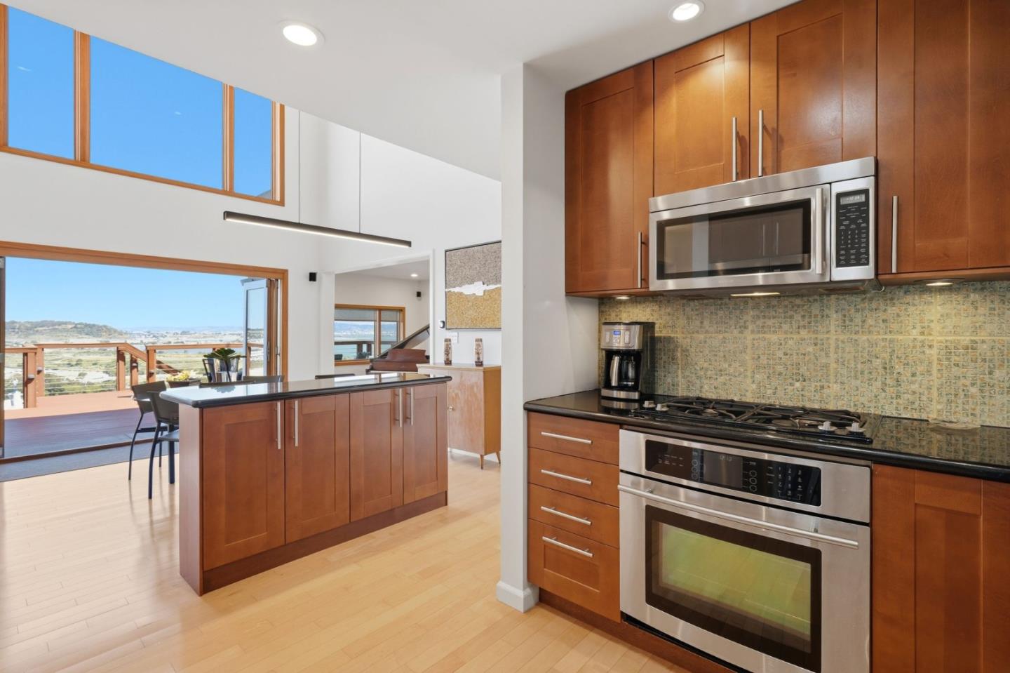 Detail Gallery Image 5 of 50 For 820 Humboldt Rd, Brisbane,  CA 94005 - 3 Beds | 2 Baths