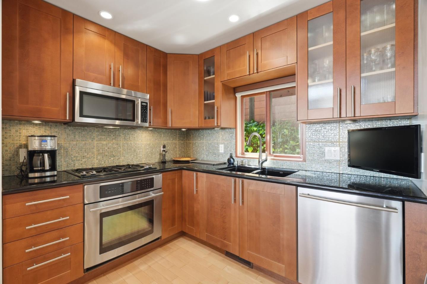 Detail Gallery Image 6 of 50 For 820 Humboldt Rd, Brisbane,  CA 94005 - 3 Beds | 2 Baths