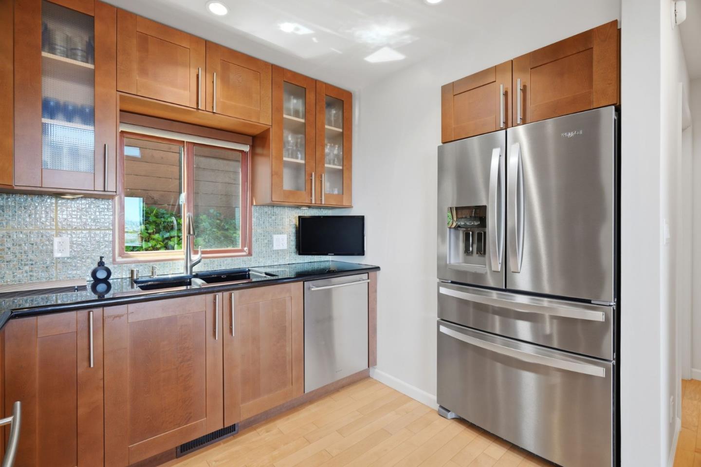 Detail Gallery Image 7 of 50 For 820 Humboldt Rd, Brisbane,  CA 94005 - 3 Beds | 2 Baths