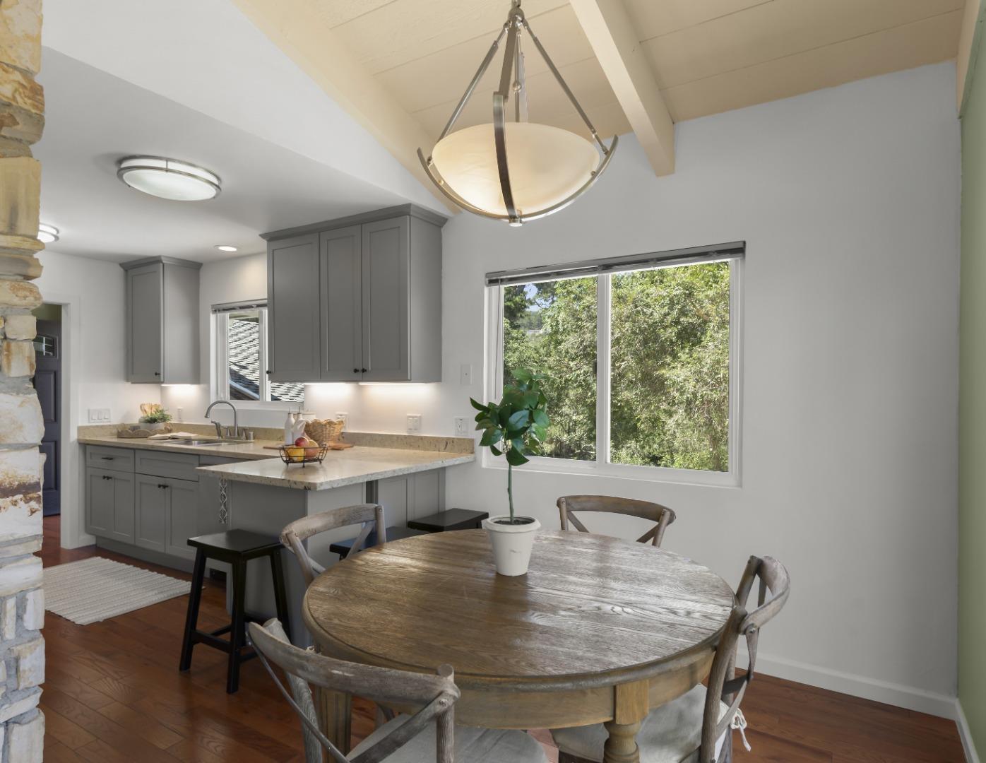 Detail Gallery Image 10 of 33 For 710 Woodcrest Ln, Monterey,  CA 93940 - 3 Beds | 2 Baths