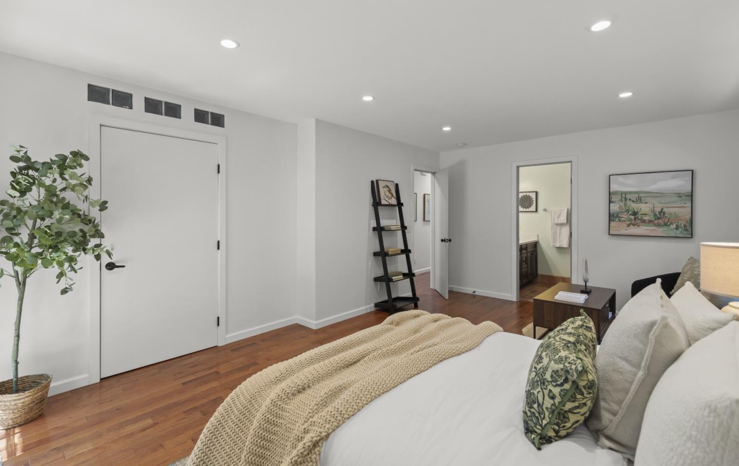 Detail Gallery Image 17 of 33 For 710 Woodcrest Ln, Monterey,  CA 93940 - 3 Beds | 2 Baths