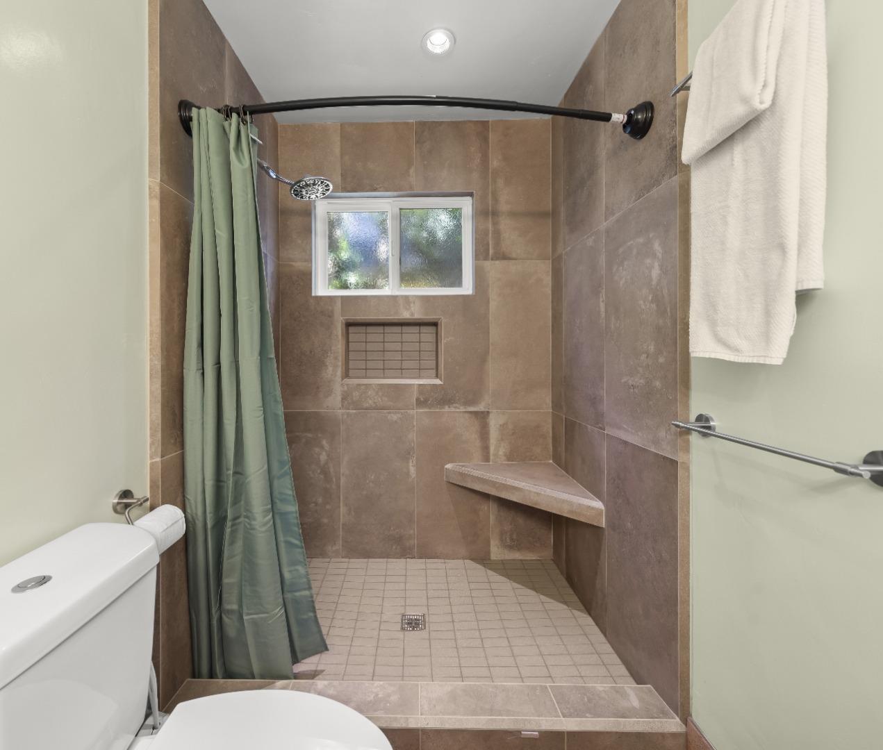 Detail Gallery Image 20 of 33 For 710 Woodcrest Ln, Monterey,  CA 93940 - 3 Beds | 2 Baths