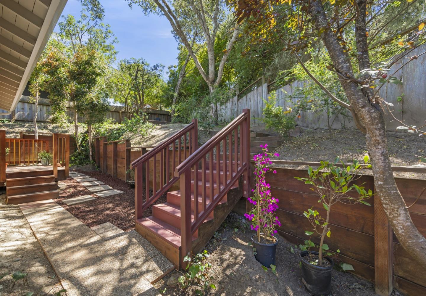 Detail Gallery Image 27 of 33 For 710 Woodcrest Ln, Monterey,  CA 93940 - 3 Beds | 2 Baths