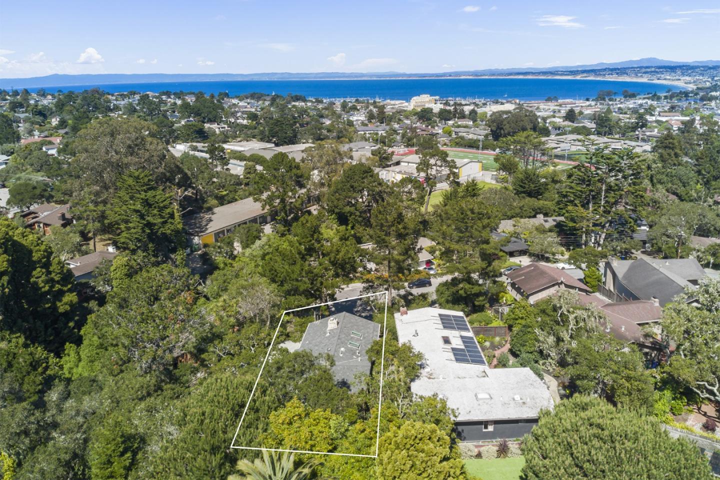 Detail Gallery Image 29 of 33 For 710 Woodcrest Ln, Monterey,  CA 93940 - 3 Beds | 2 Baths