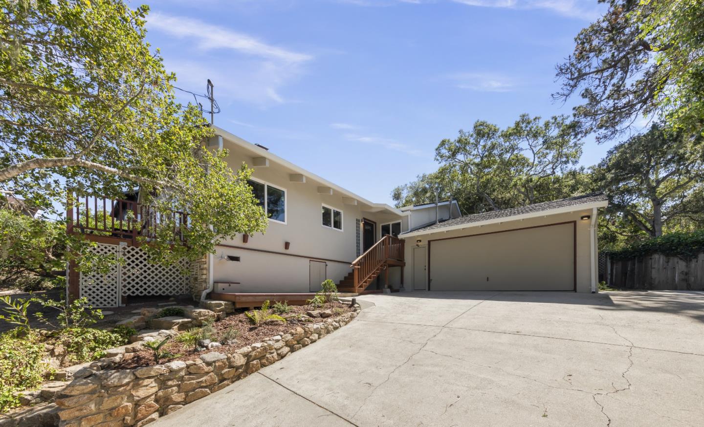 Detail Gallery Image 4 of 33 For 710 Woodcrest Ln, Monterey,  CA 93940 - 3 Beds | 2 Baths