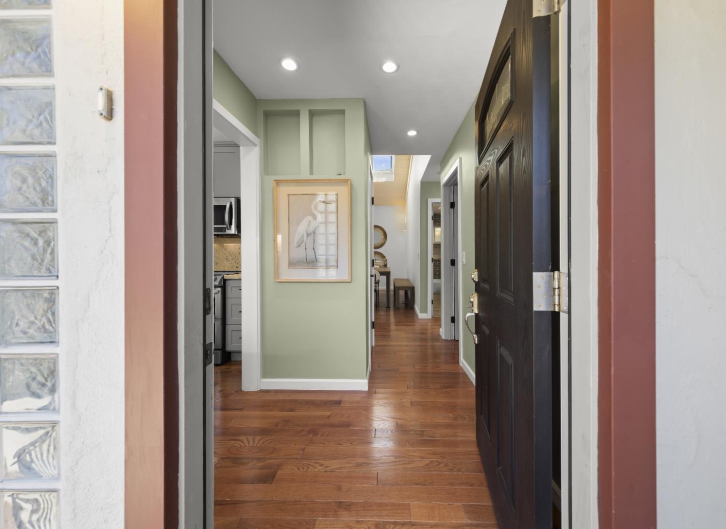 Detail Gallery Image 5 of 33 For 710 Woodcrest Ln, Monterey,  CA 93940 - 3 Beds | 2 Baths