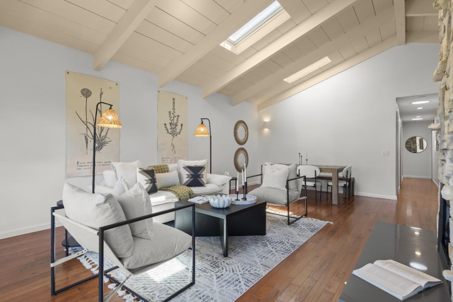 Detail Gallery Image 7 of 33 For 710 Woodcrest Ln, Monterey,  CA 93940 - 3 Beds | 2 Baths