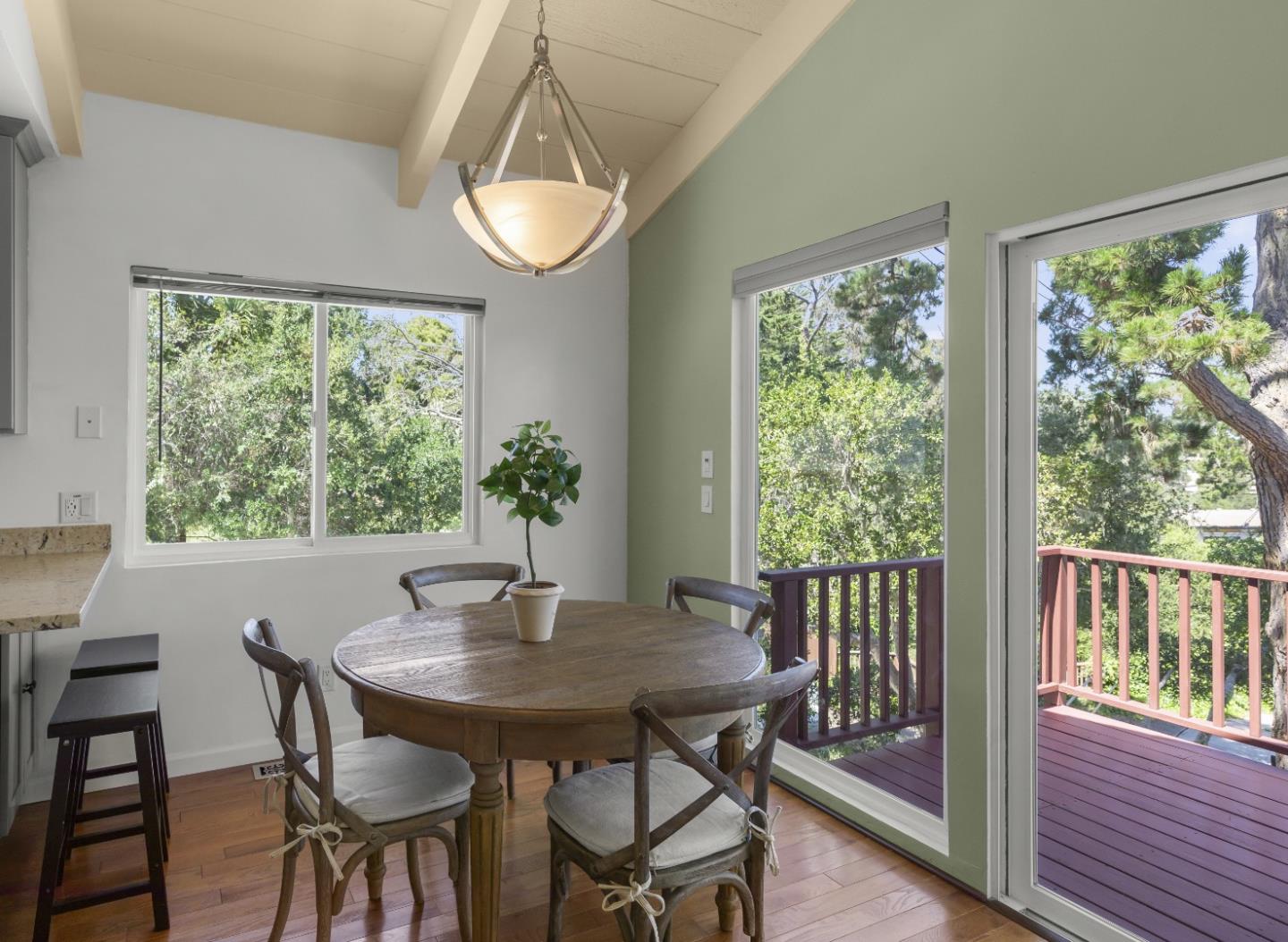 Detail Gallery Image 9 of 33 For 710 Woodcrest Ln, Monterey,  CA 93940 - 3 Beds | 2 Baths