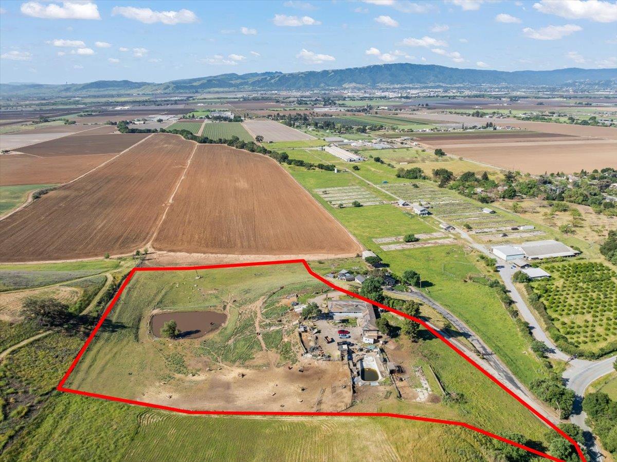 Detail Gallery Image 4 of 19 For 4180 Canada Rd, Gilroy,  CA 95020 - 3 Beds | 1/1 Baths