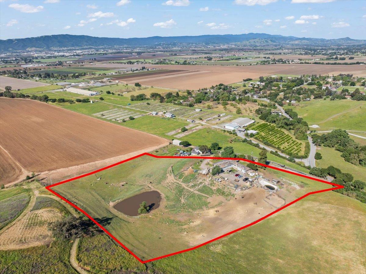 Detail Gallery Image 6 of 19 For 4180 Canada Rd, Gilroy,  CA 95020 - 3 Beds | 1/1 Baths