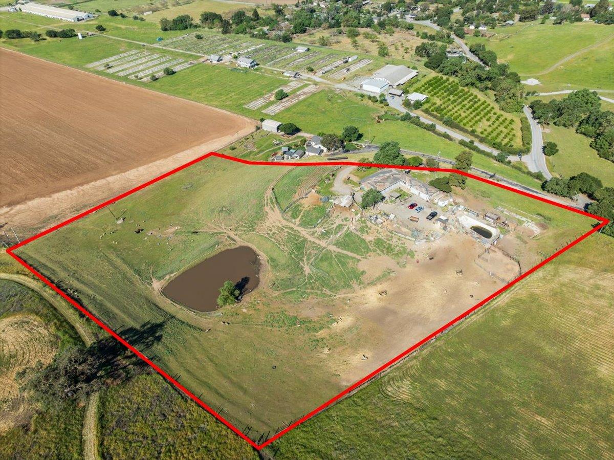 Detail Gallery Image 8 of 19 For 4180 Canada Rd, Gilroy,  CA 95020 - 3 Beds | 1/1 Baths