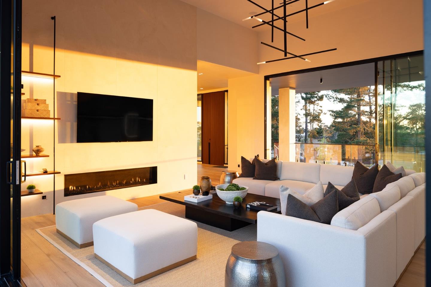 Detail Gallery Image 12 of 45 For 31 Poppy Ln, Pebble Beach,  CA 93953 - 4 Beds | 5/1 Baths