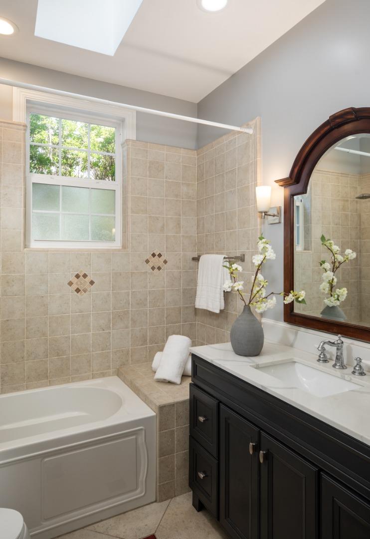 Detail Gallery Image 10 of 38 For 928-930 Scott St, Palo Alto,  CA 94301 - 4 Beds | 3 Baths