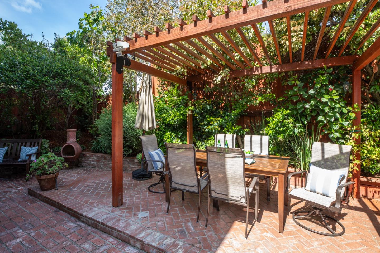 Detail Gallery Image 20 of 38 For 928-930 Scott St, Palo Alto,  CA 94301 - 4 Beds | 3 Baths