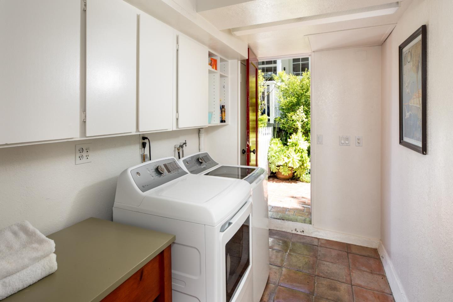 Detail Gallery Image 23 of 38 For 928-930 Scott St, Palo Alto,  CA 94301 - 4 Beds | 3 Baths