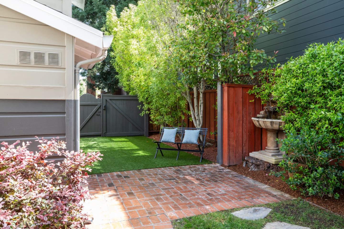 Detail Gallery Image 31 of 38 For 928-930 Scott St, Palo Alto,  CA 94301 - 4 Beds | 3 Baths