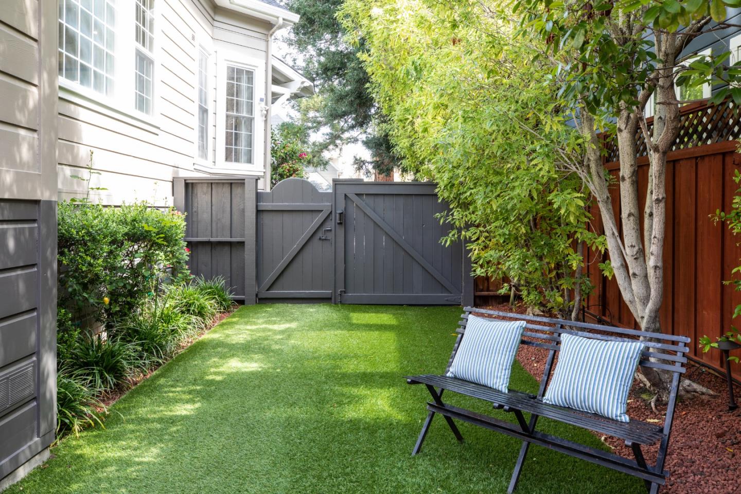 Detail Gallery Image 32 of 38 For 928-930 Scott St, Palo Alto,  CA 94301 - 4 Beds | 3 Baths