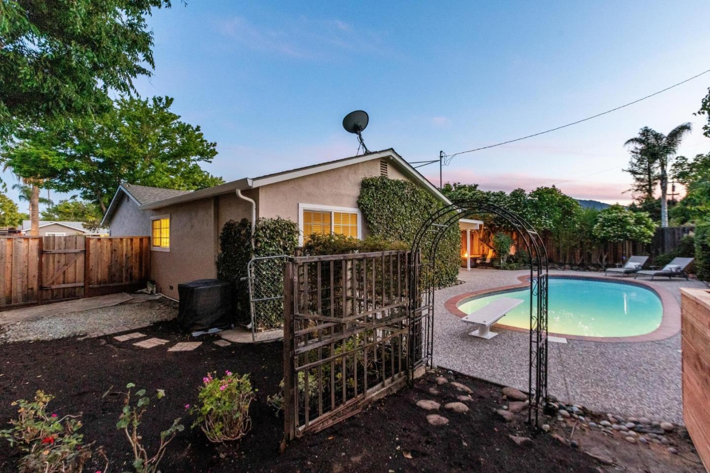 Detail Gallery Image 38 of 48 For 1243 Dorchester Ln, San Jose,  CA 95118 - 3 Beds | 2 Baths