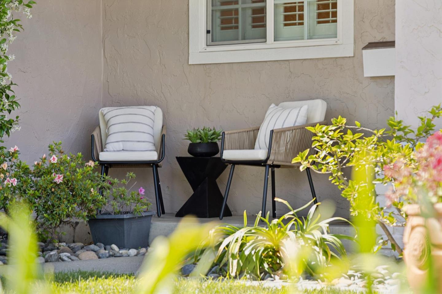 Detail Gallery Image 4 of 48 For 1243 Dorchester Ln, San Jose,  CA 95118 - 3 Beds | 2 Baths