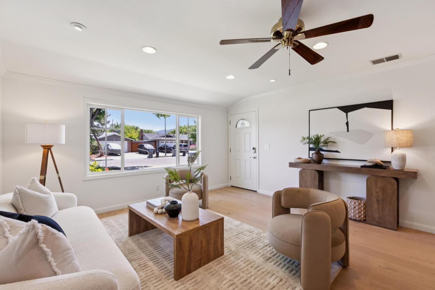 Detail Gallery Image 8 of 48 For 1243 Dorchester Ln, San Jose,  CA 95118 - 3 Beds | 2 Baths