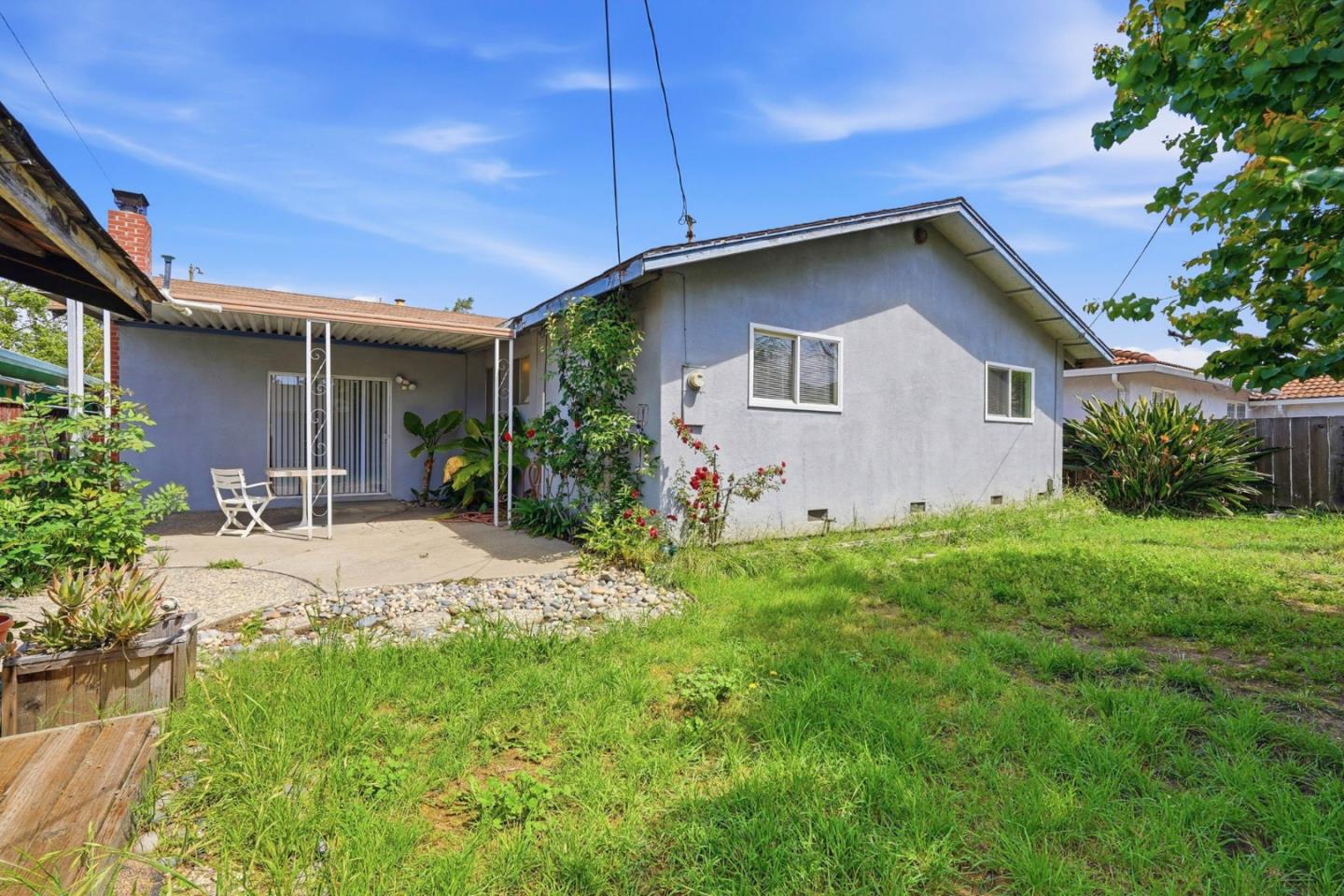 Detail Gallery Image 20 of 26 For 2325 Huran Dr, San Jose,  CA 95122 - 4 Beds | 1/1 Baths