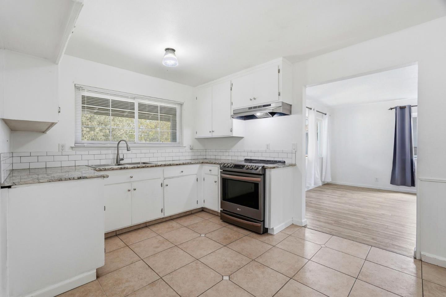 Detail Gallery Image 6 of 26 For 2325 Huran Dr, San Jose,  CA 95122 - 4 Beds | 1/1 Baths