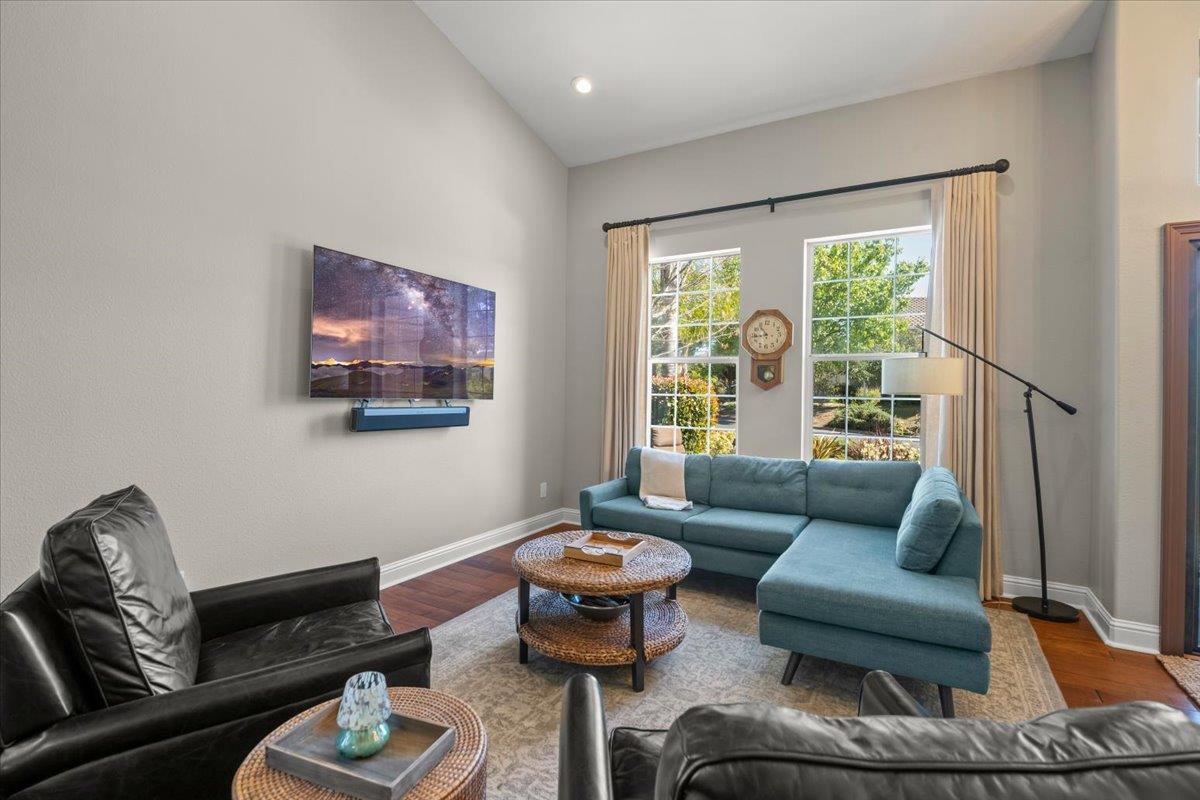 Detail Gallery Image 5 of 42 For 5165 Apennines Cir, San Jose,  CA 95138 - 4 Beds | 3 Baths