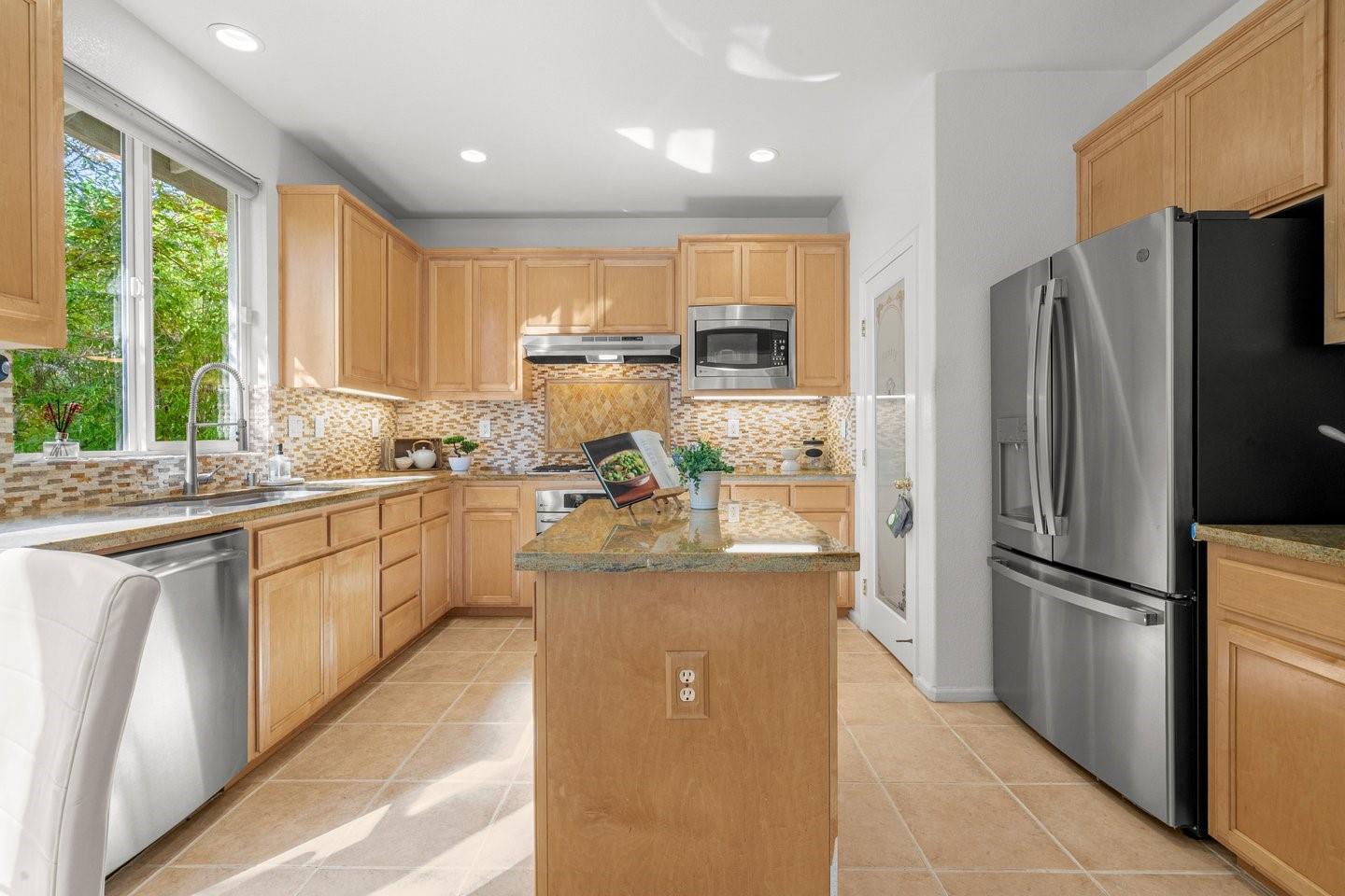 Detail Gallery Image 14 of 42 For 886 Canoas Creek Cir, San Jose,  CA 95136 - 3 Beds | 2/1 Baths