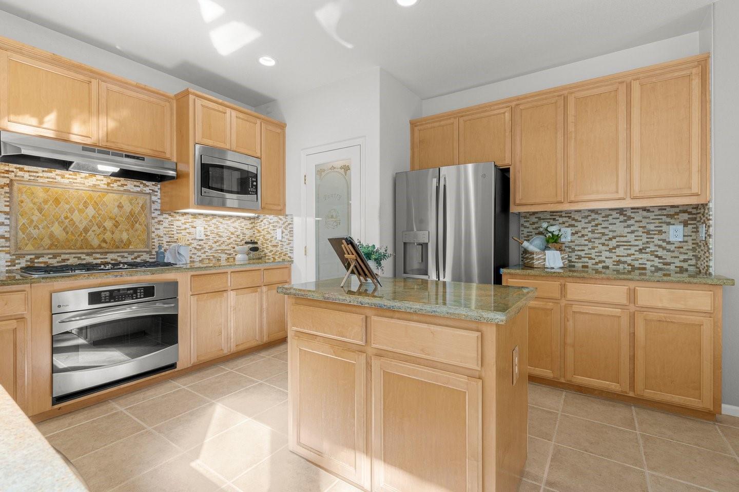 Detail Gallery Image 16 of 42 For 886 Canoas Creek Cir, San Jose,  CA 95136 - 3 Beds | 2/1 Baths