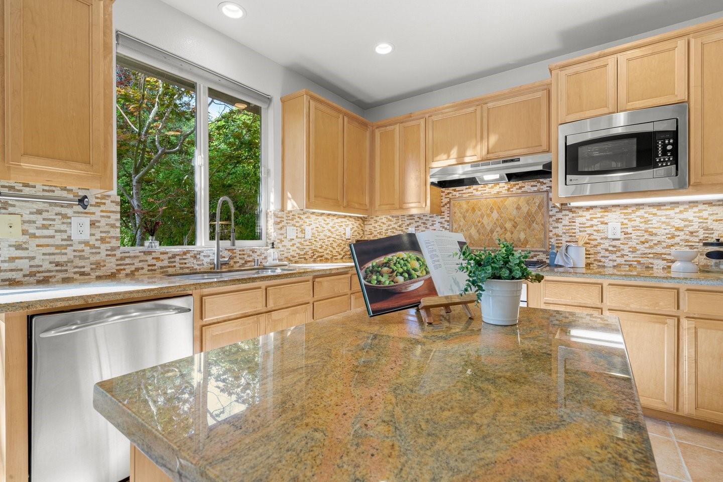 Detail Gallery Image 17 of 42 For 886 Canoas Creek Cir, San Jose,  CA 95136 - 3 Beds | 2/1 Baths