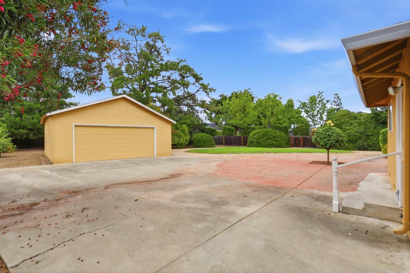 Detail Gallery Image 35 of 50 For 14701 Charmeran Ave, San Jose,  CA 95124 - 4 Beds | 2 Baths