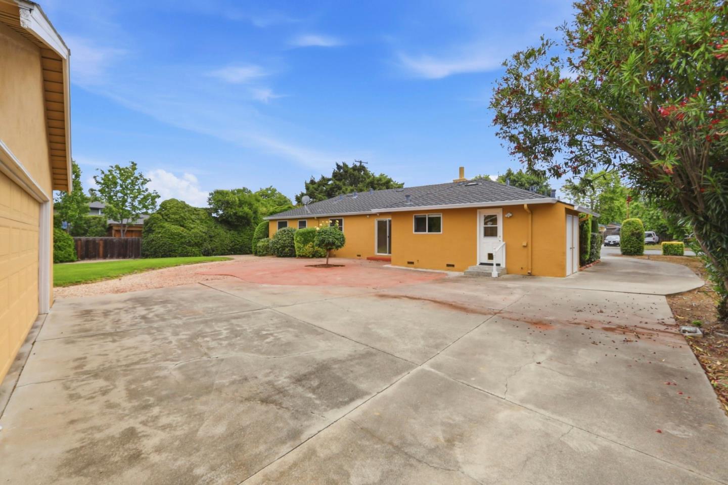 Detail Gallery Image 36 of 50 For 14701 Charmeran Ave, San Jose,  CA 95124 - 4 Beds | 2 Baths