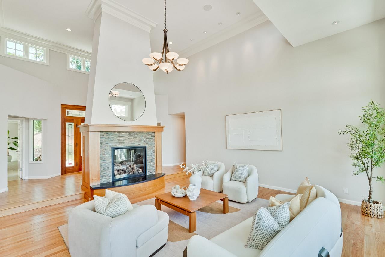 Detail Gallery Image 17 of 102 For 10376 Avenida Ln, Cupertino,  CA 95014 - 5 Beds | 3/2 Baths