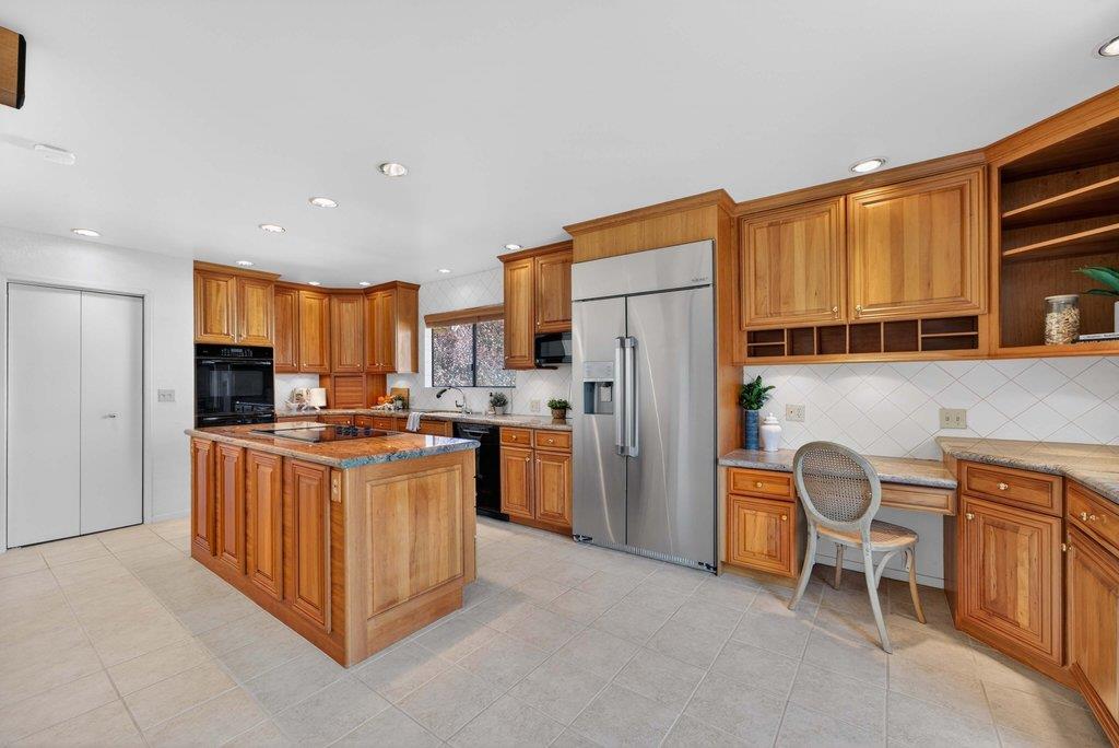 Detail Gallery Image 16 of 44 For 111 Westmoor Dr, Santa Cruz,  CA 95060 - 3 Beds | 2 Baths