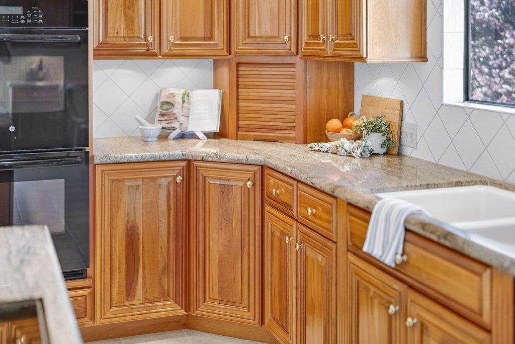 Detail Gallery Image 17 of 44 For 111 Westmoor Dr, Santa Cruz,  CA 95060 - 3 Beds | 2 Baths