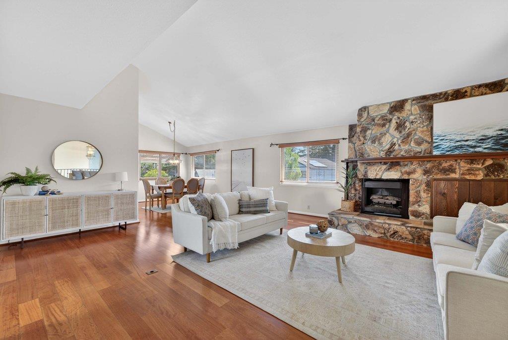 Detail Gallery Image 2 of 44 For 111 Westmoor Dr, Santa Cruz,  CA 95060 - 3 Beds | 2 Baths