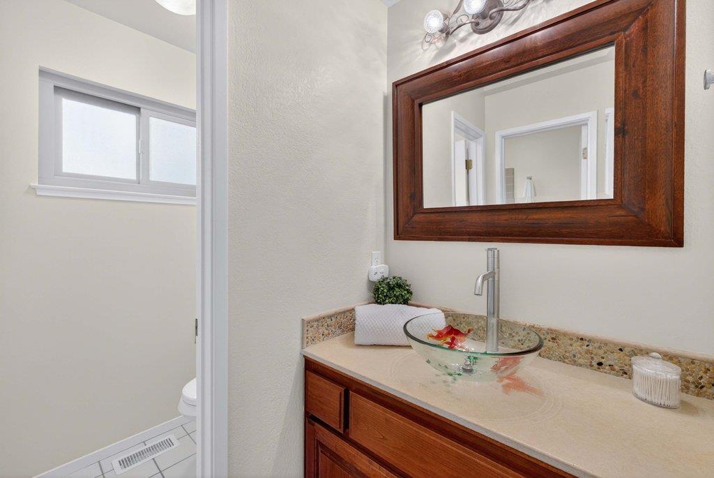 Detail Gallery Image 24 of 44 For 111 Westmoor Dr, Santa Cruz,  CA 95060 - 3 Beds | 2 Baths