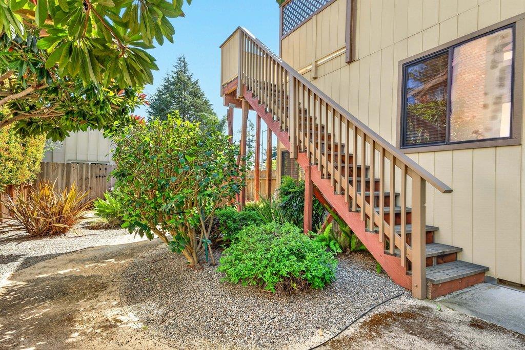 Detail Gallery Image 31 of 44 For 111 Westmoor Dr, Santa Cruz,  CA 95060 - 3 Beds | 2 Baths