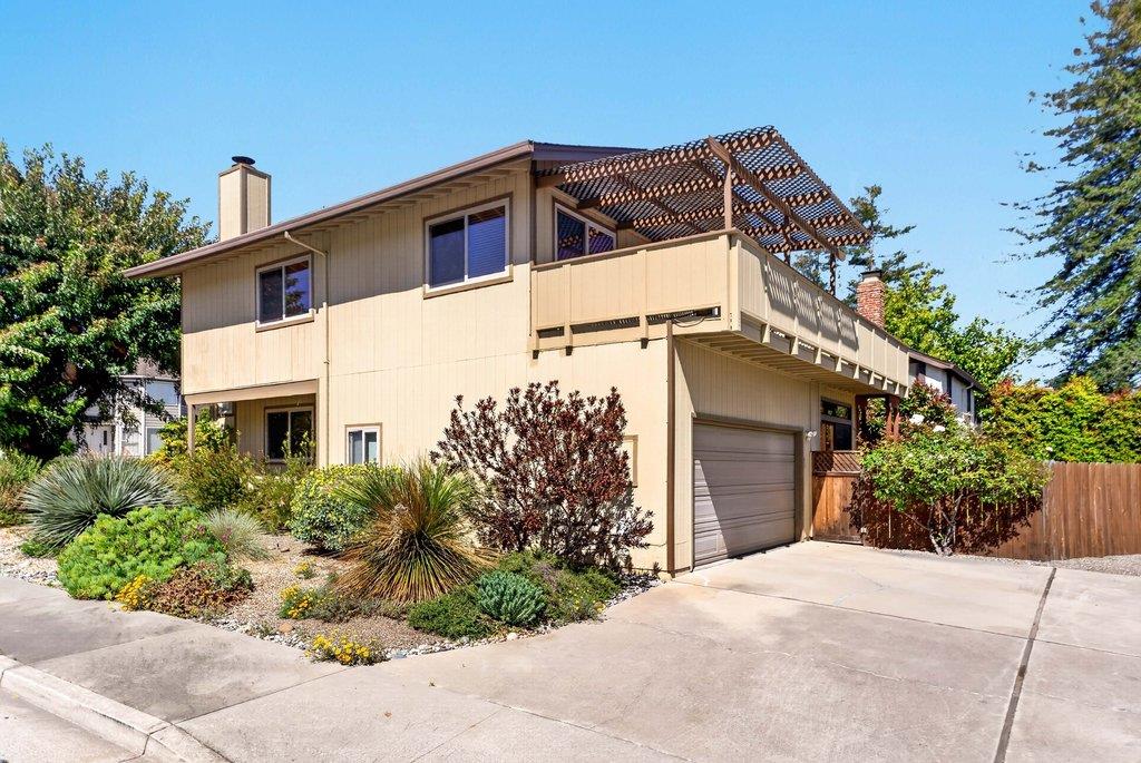 Detail Gallery Image 33 of 44 For 111 Westmoor Dr, Santa Cruz,  CA 95060 - 3 Beds | 2 Baths