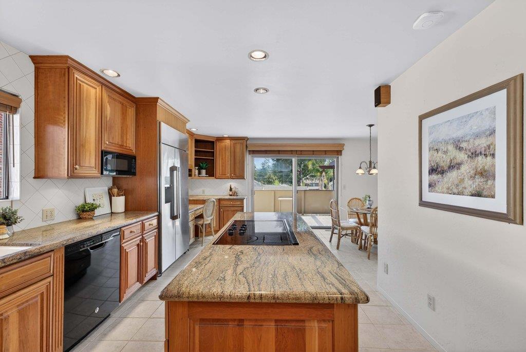 Detail Gallery Image 4 of 44 For 111 Westmoor Dr, Santa Cruz,  CA 95060 - 3 Beds | 2 Baths