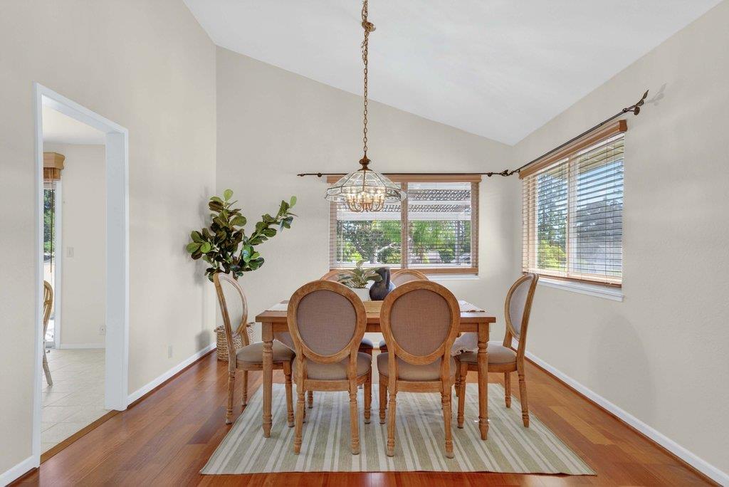 Detail Gallery Image 8 of 44 For 111 Westmoor Dr, Santa Cruz,  CA 95060 - 3 Beds | 2 Baths