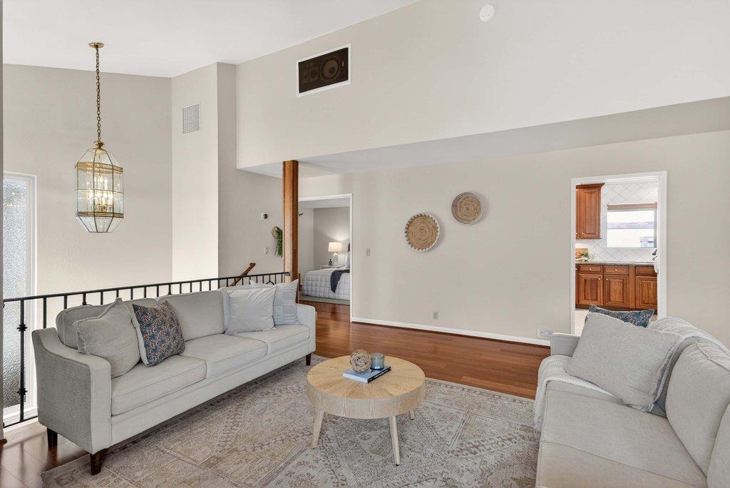 Detail Gallery Image 9 of 44 For 111 Westmoor Dr, Santa Cruz,  CA 95060 - 3 Beds | 2 Baths